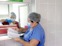 Ao todo, dez hospitais, entre públicos e privados, enviam leite humano ao Hospital Cesar Cals para a pasteurização. São seis em Fortaleza e quatro no Interior do Estado (Foto: Wescley Jorge)