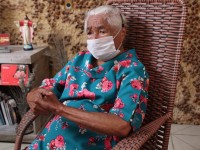 Mestra Zilda Eduardo da Silva, de 94 anos, é uma das entrevistadas no documentário "Dramistas: Memórias do Ceará" (Foto: Divulgação)