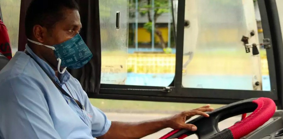 Motoristas de ônibus cobram vacina e aumento da frota