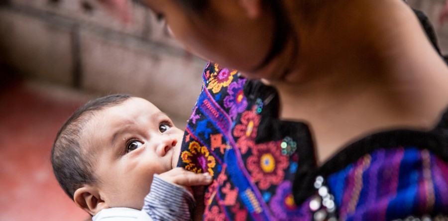 Pesquisa da UFC sobre amamentação do bebê