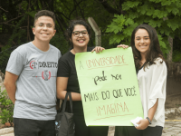 A PRAE está sempre disponível para atender os estudantes  por meio de suas  redes sociais @praeufc e da página prae.ufc.br* (Foto: Viktor Braga/UFC)