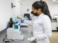 No site nutec.ce.gov.br você encontra detalhes sobre os serviços que serão oferecidos pelo Laboratório de Resíduos Sólidos e Efluentes (Foto: Ribamar Neto/UFC)
