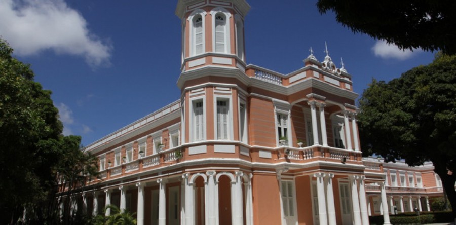 UFC regulamenta a prestação de serviços técnicos