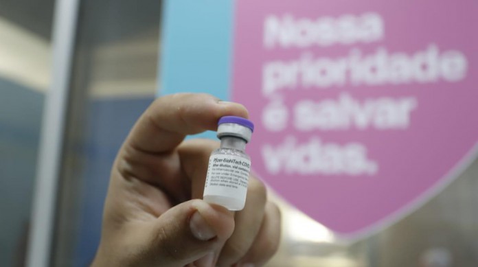 Brasil avalia terceira dose da vacina contra covid-19