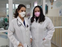 Marina Gondim e Nádia Gurgel, ambas cancerologistas pediátricas do Hias, participaram do estudo publicado na revista internacional "Pediatric Blood & Cancer" (Foto: Governo do Ceará)