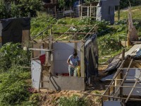 62 famílias foram expulsas da ocupação Alto das Dunas, no bairro Vicente Pizón (Foto: FCO Fontenele)