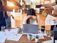 De acordo com o professor da UFC, qualquer pessoa está potencialmente suscetível a desenvolver o Burnout, problema muito típico de quem trabalha cuidando de outras pessoas, como os profissionais de saúde (Foto: Shutterstock)