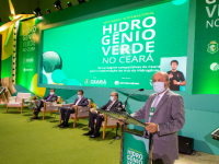 Entre os parceiros que têm atuado para viabilizar a produção do hidrogênio verde no Ceará estão as universidades. O reitor da Universidade Federal do Ceará, professor Cândido Albuquerque, representou a academia no Seminário Internacional (Foto: Viktor Braga/UFC)