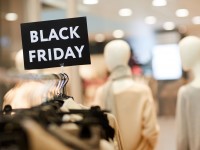 O advogado Sávio Aguiar faz quatro recomendações básicas a serem observadas durante as compras na Black Friday: falsos descontos; preço maior do que o anunciado, preço baixo, frete caro (Foto: Reprodução/Internet)