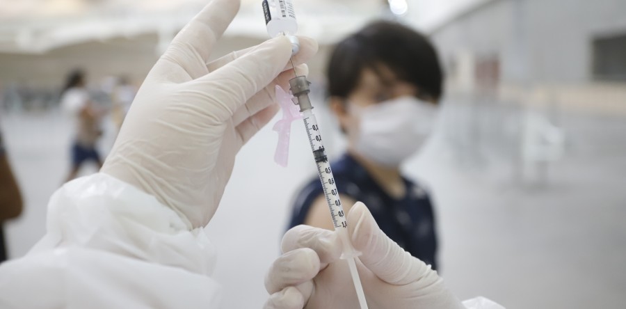 Justiça pode determinar vacinação de criança contra covid-19