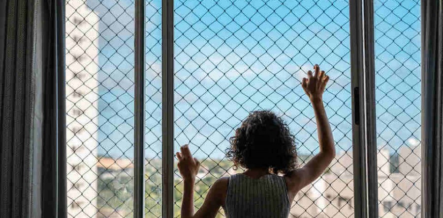 Redução de tempo de isolamento preocupa especialistas