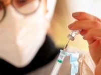 O cadastramento está disponível no site vacinacaocovid.saude.ce.gov.br (Foto: Reprodução/Internet)