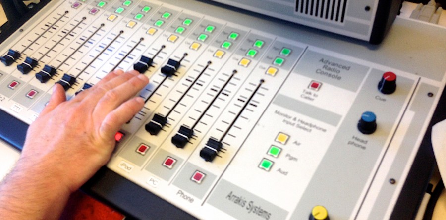 Estudante da UFC pesquisa sobre o rádio no Cariri