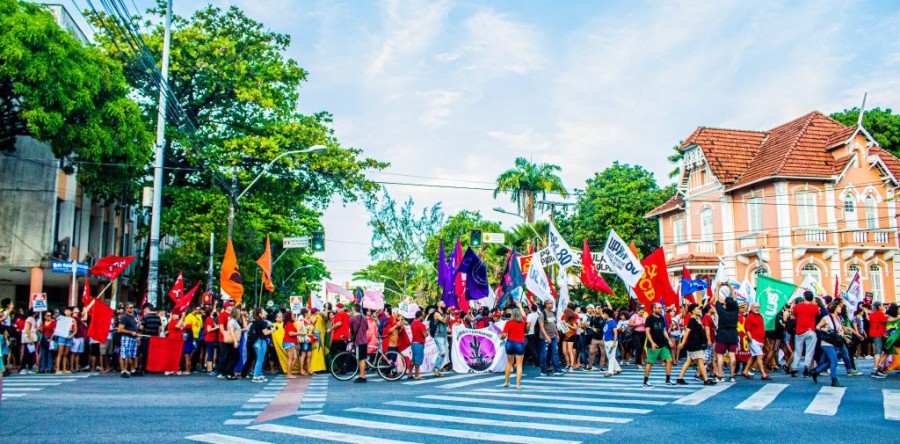 Movimentos defendem democracia em Fortaleza