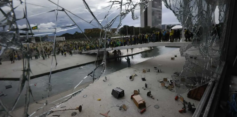 Professor da UFC analisa atos terroristas em Brasília