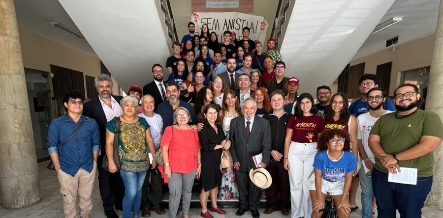 Comunidade acadêmica da UFC realiza ato pela democracia