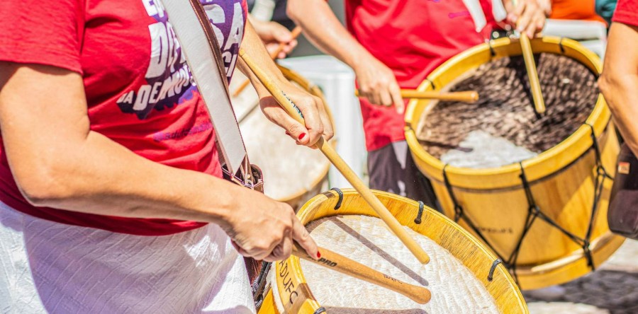 Projeto Caldeirão promove oficinas de percussão gratuitas
