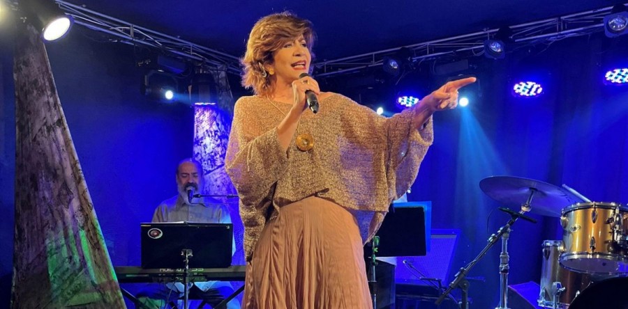 Sandra Pêra canta Belchior em Fortaleza