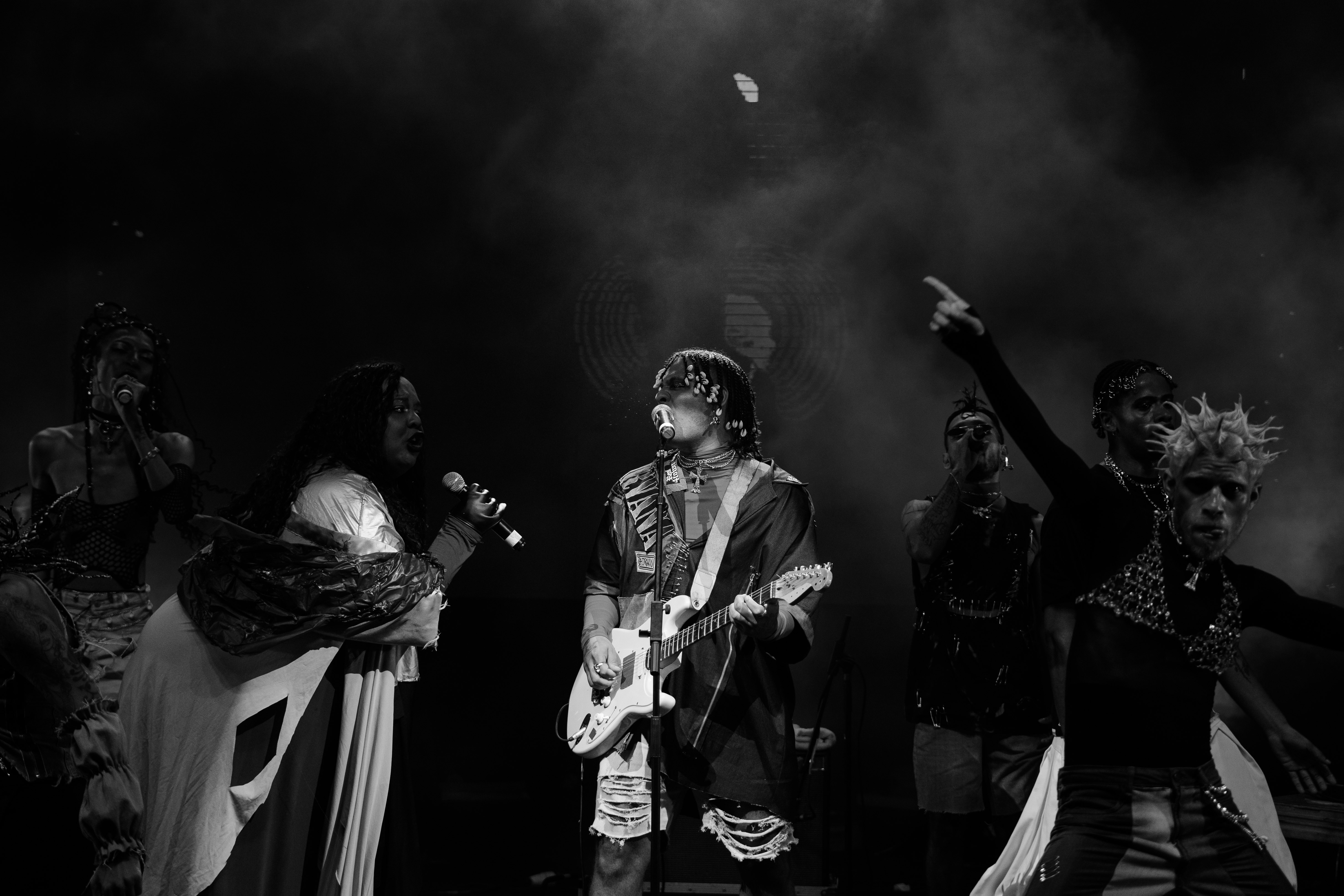 Mateus Fazeno Rock recebeu Jup do Bairro em show conjunto (Foto: Tainá Cavalcante)