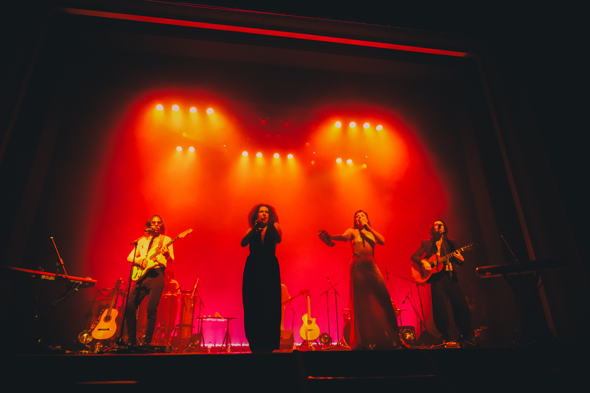 O show aconteceu no Cineteatro São Luiz sob as luzes de Olivia Munhoz (Foto: Ana Pinho)