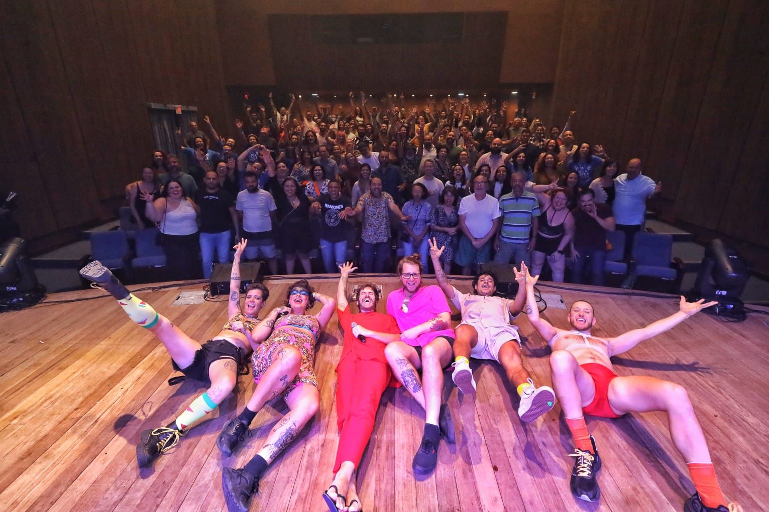 Com a casa lotada nas seis apresentações, o grupo tocou seus maiores sucessos (Foto: Reprodução/Instagram)