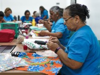 Projeto fortalece o empreendedorismo de artesãs das comunidades do Poço da Draga e Graviola, em Fortaleza (Foto: Divulgação)