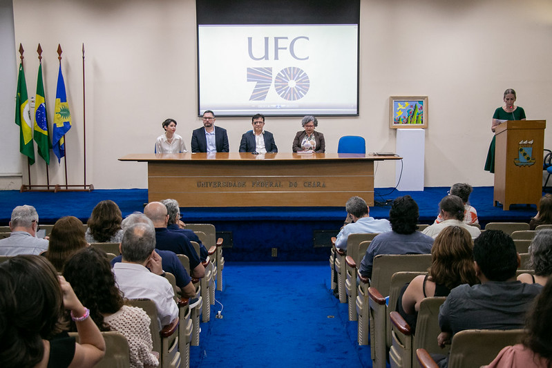 O relançamento do livro Aves de Arribação, de Antônio Sales, marcou o início das comemorações de 70 anos da UFC (Foto: Ribamar Neto/UFC)