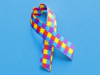 No dia 2 de abril é celebrado o Dia Mundial de Conscientização do Autismo, data que marca todo o mês através da campanha Abril Azul (Imagem: Reprodução/Internet)