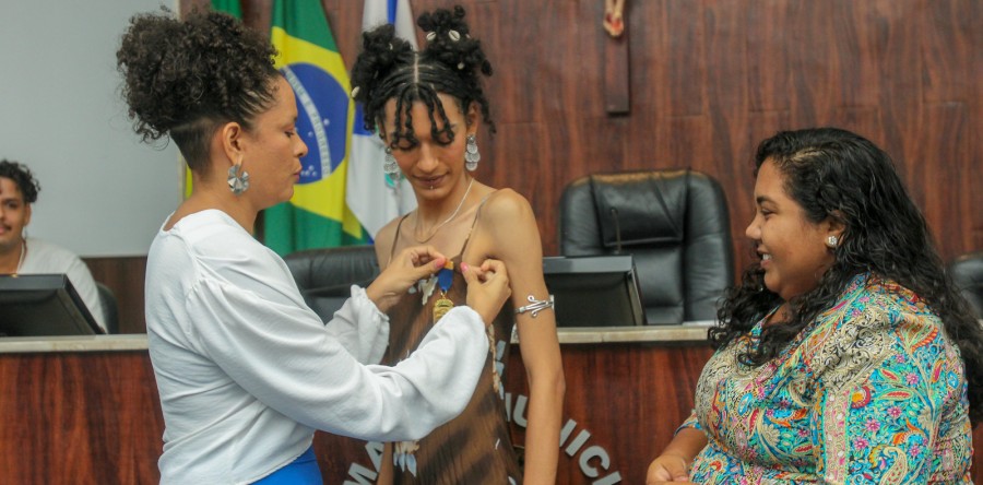 Mumutante recebe Medalha Lauro Maia