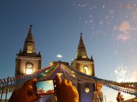 A Festa do Pau da Bandeira movimenta as ruas de Barbalha com apresentações artísticas, cortejos, missas e o famoso carregamento de um tronco (Foto: Glauber Uchoa)