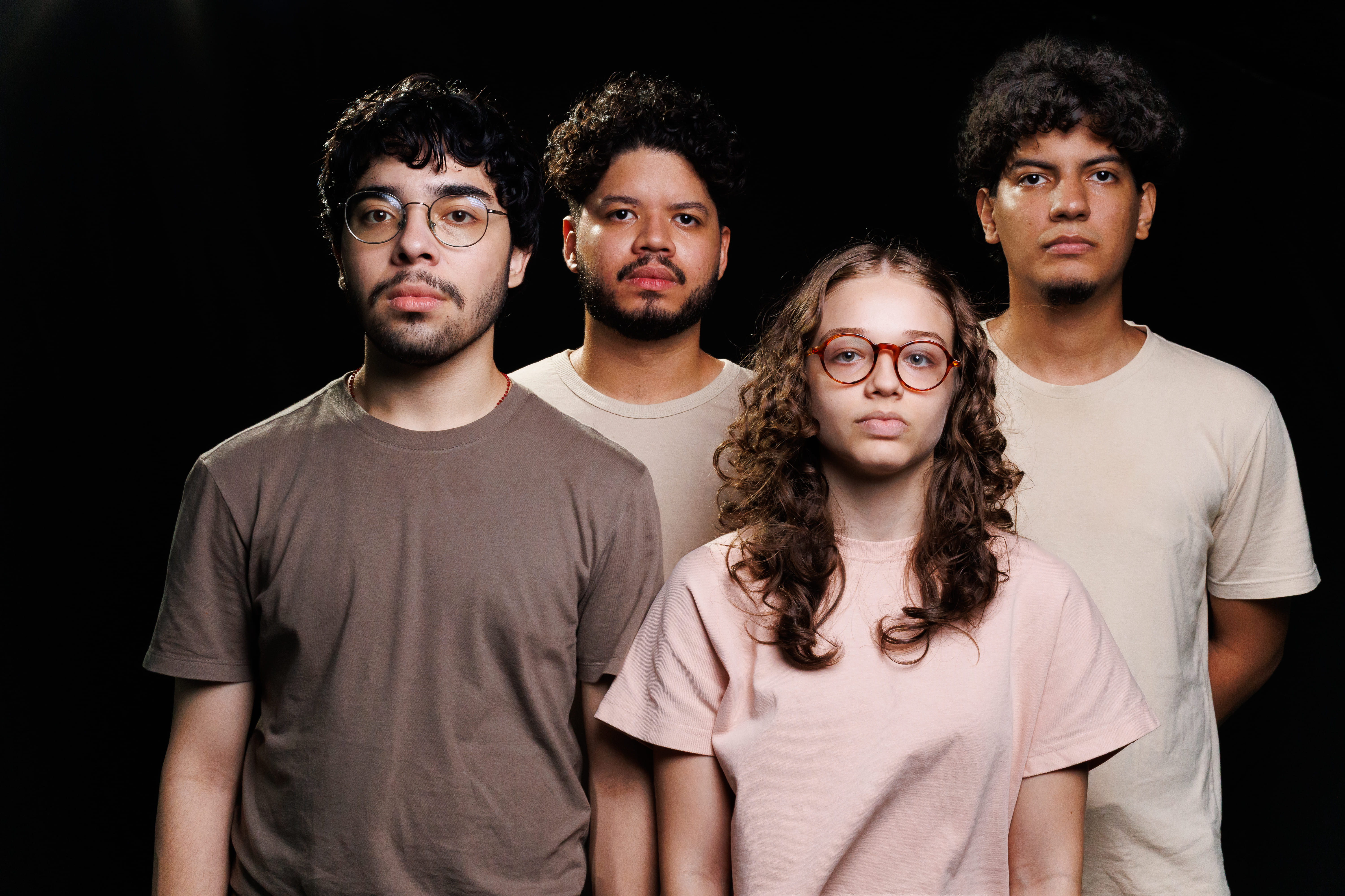 A banda Doces Deletérios é formada por Pedro Lopes, Alain Bezerra, Maitê Viana e João Coelho (Foto: Divulgação)