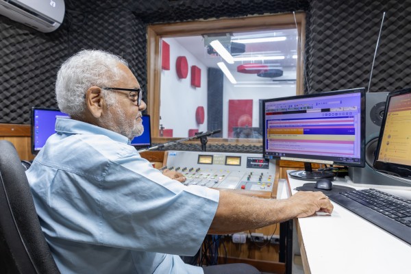 O sonoplasta Assis Lima será homenageado no evento que também marca os 44 anos da Universitária FM (Foto: Guilherme Silva/UFC)