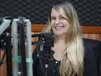 Repertório renovado, dicas culturais e interação estão entre os destaques da faixa apresentada por Sibelle Braga. O sábado também traz novidades. (Foto: Jayanne Severiano)