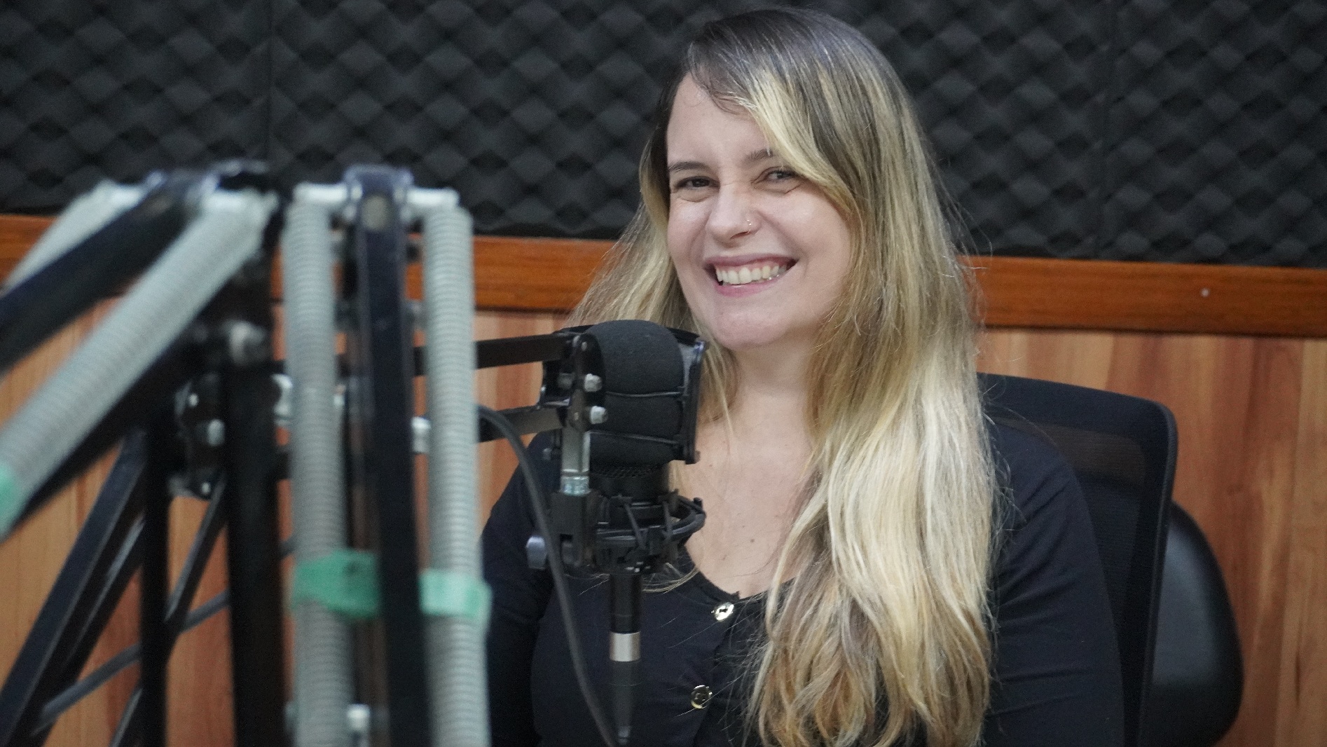 Repertório renovado, dicas culturais e interação estão entre os destaques da faixa apresentada por Sibelle Braga. O sábado também traz novidades. (Foto: Jayanne Severiano)