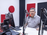 Geraldo Oliveira comanda o Reouvindo o Nordeste e o Brasil em Todos os Tempos, das 8h às 11h, de segunda a sexta-feira, a partir de 5 de outubro (Foto: Guilherme Silva/UFC)